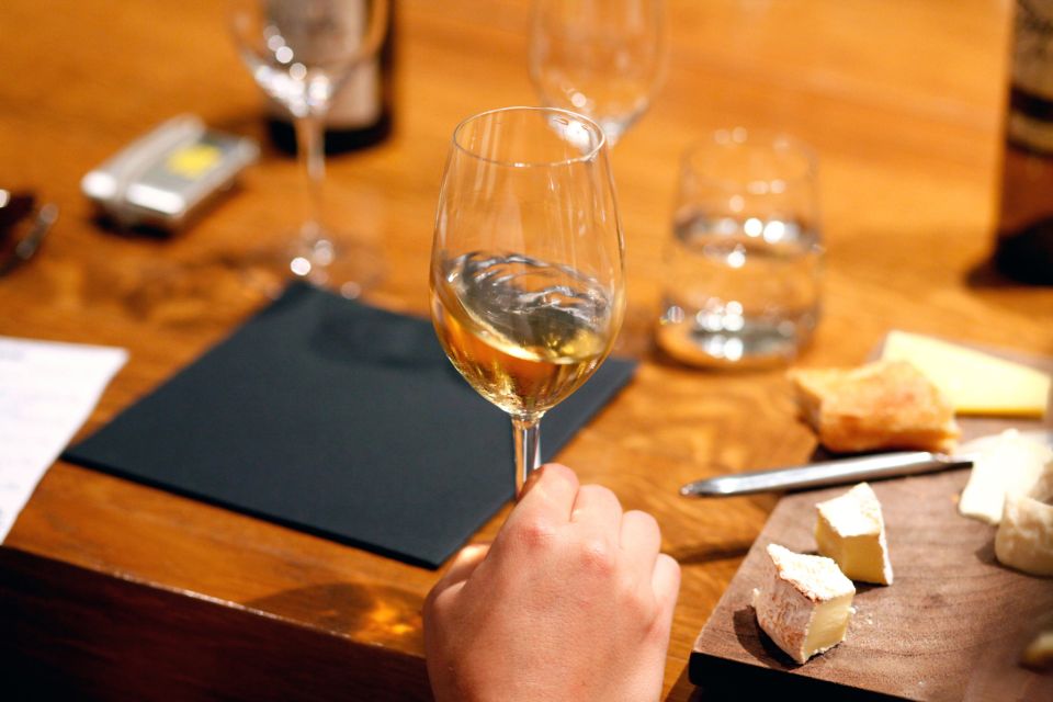 Paris: Wine and Cheese Lunch - Duration and Language