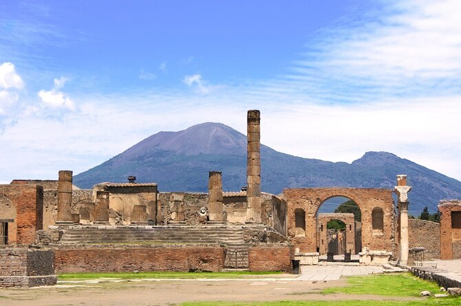 Pompeii Tour With Lunch and Wine Tasting From Positano - Guided Tour of Pompeii