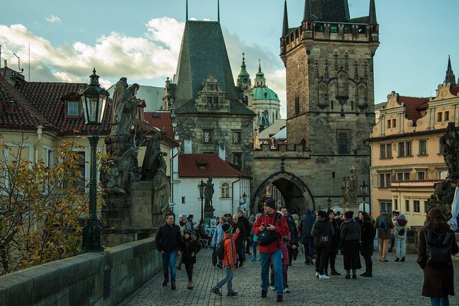 Prague Walking Tour in English: Old Town and Prague Castle - Visiting the Prague Castle