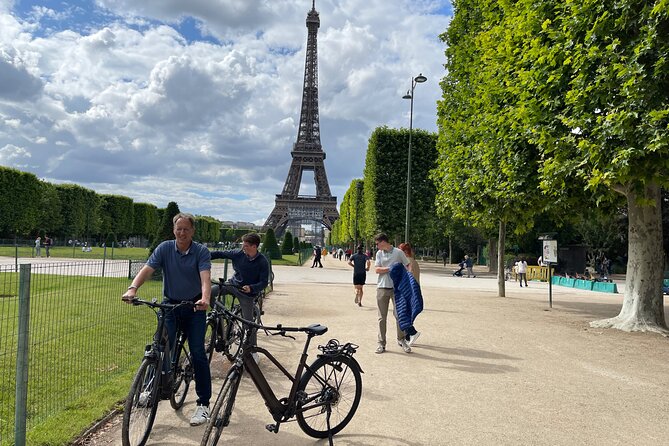 Private 2.5 Hour E-Bike Tour Around Paris - Tour Guide