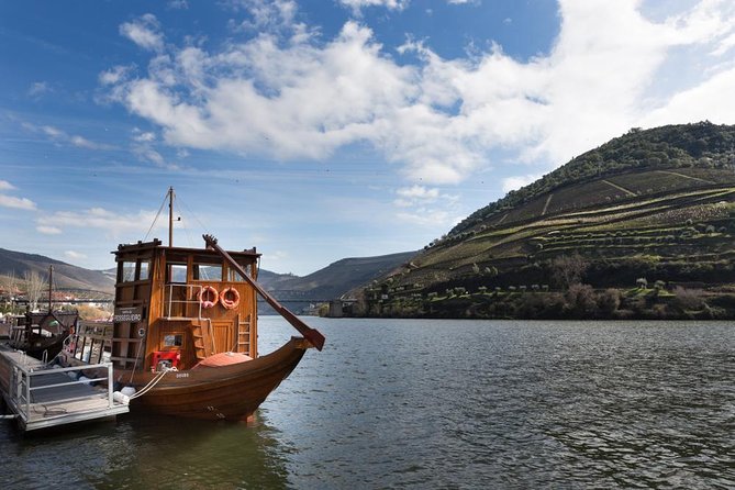 Private Douro Valley Wine Tour: 2 Wine Estates, Lunch and Cruise - Accessibility and Infant Seats