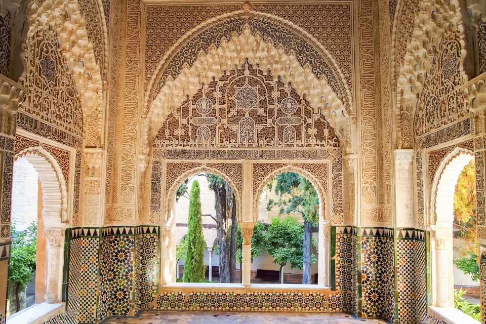 Private Tour in All Complete Complex of Alhambra With Ticket - Palaces of Charles V: Renaissance Splendor