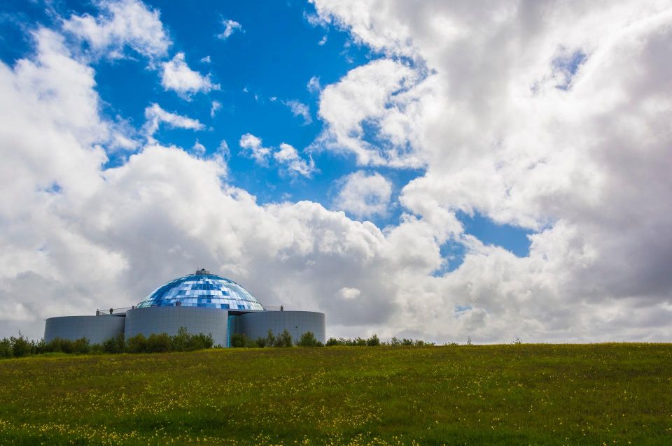 Private Transfer – Reykjavik to Keflavik - Skipping Boarding Buses