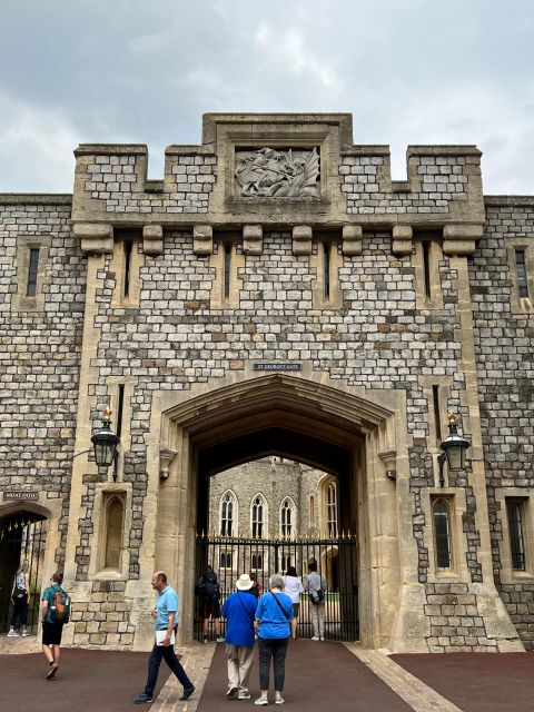 Private Trip to Windsor Castle and Stonehenge - Visiting St. Georges Chapel