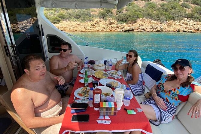 Private VIP Motoryacht Charter in Bodrum For 6 Hours With Lunch - Indulging in a Sumptuous Lunch