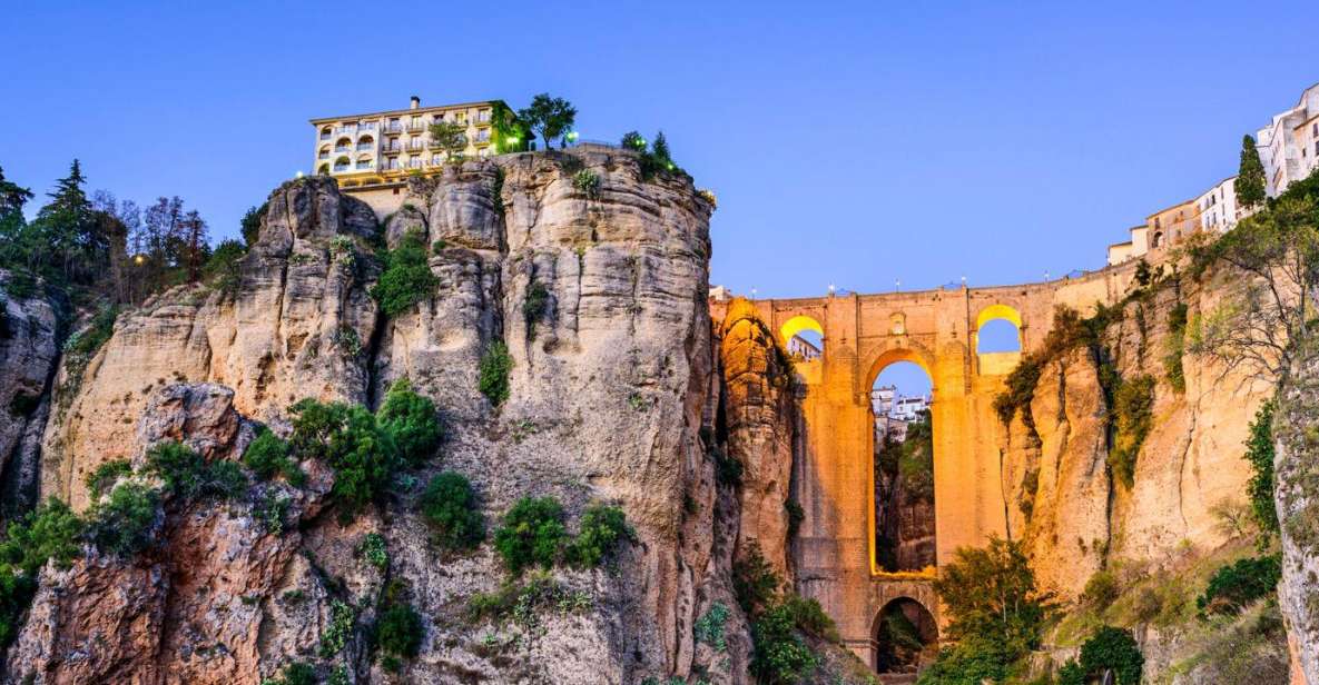 Pueblos Blancos & Ronda: Private Full-Day Tour From Seville - Marveling at the Castle of Las Aguzaderas