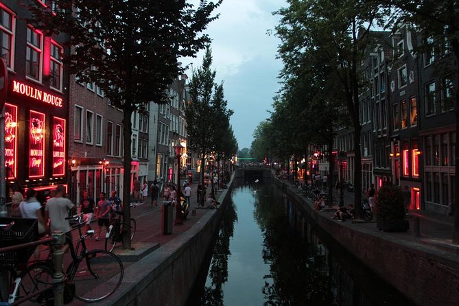 Red Light District Tour in Spanish Small Groups - Cancellation Policy