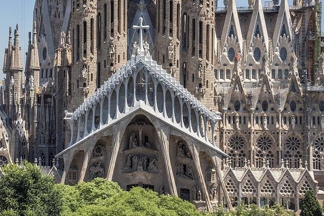 Sagrada Familia Private Tour With Skip-The-Line Ticket - Personalized Attention and Pace
