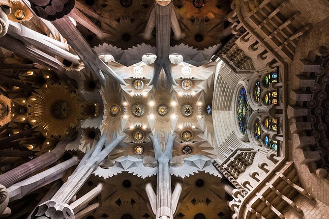 Sagrada Familia: Skip the Line Guided Tour - Inclusions and Exclusions