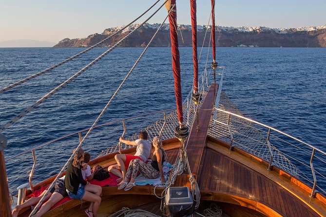 Santorini Caldera Sunset Sailing Cruise With Dinner and Wine - Group Size