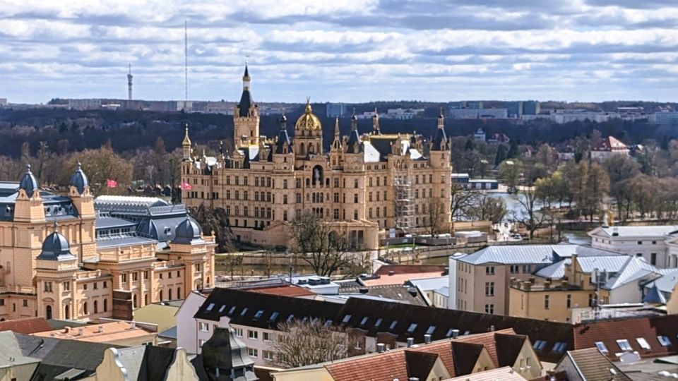 Schwerin: Old Town Highlights Self-guided Walk - Step Inside Schwerin Cathedral