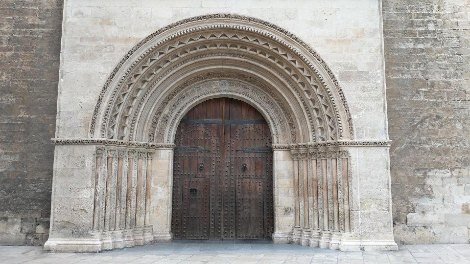 Seville - Private Historic Walking Tour - Exploring the Urban Landscapes