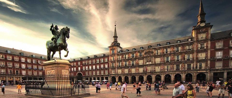 Skip-the-Line Royal Palace of Madrid and Guided Walking Tour - Visit to the Oldest Restaurant