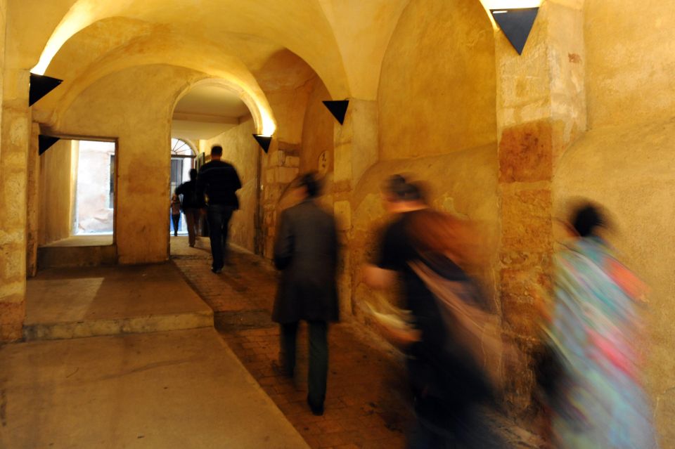 Storytelling Tour of the Vieux-Lyon in English - Exploring the Traboules