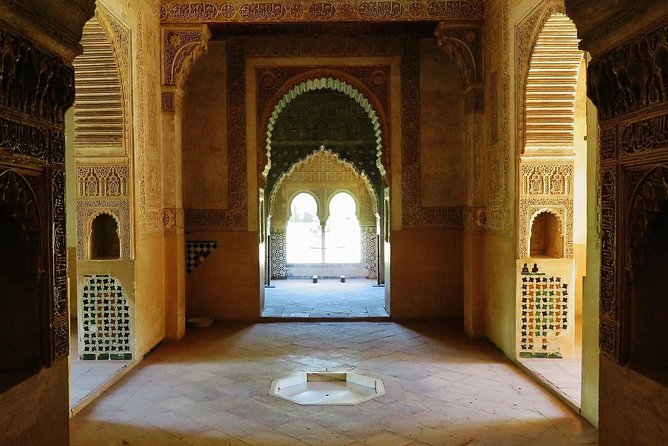 The Secrets of the Alhambra, Private Tour - Skipping the Long Visitor Lines