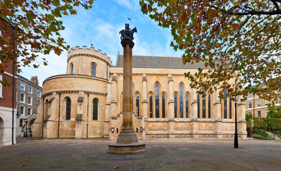 The Temple District: Walking In-App Audio Tour in London - Discovering the Temple Bar Monument