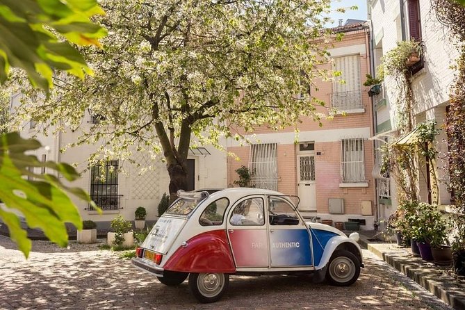 Tour in a Vintage Car With a Parisian - Pickup