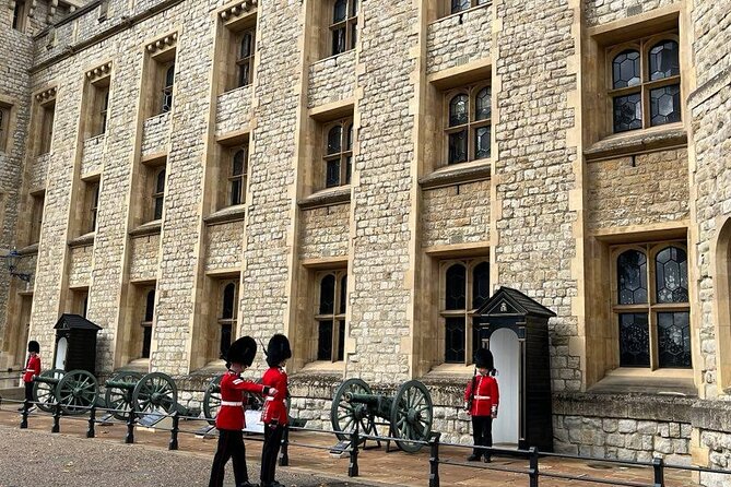 Tower of London Private Walking Tour for Families and Friends - The Beefeaters and Their Stories