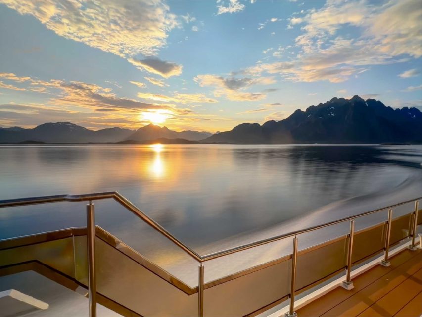 Tromsø: Midnight Sun or Sunset Cruise With a Guide - Meeting Location