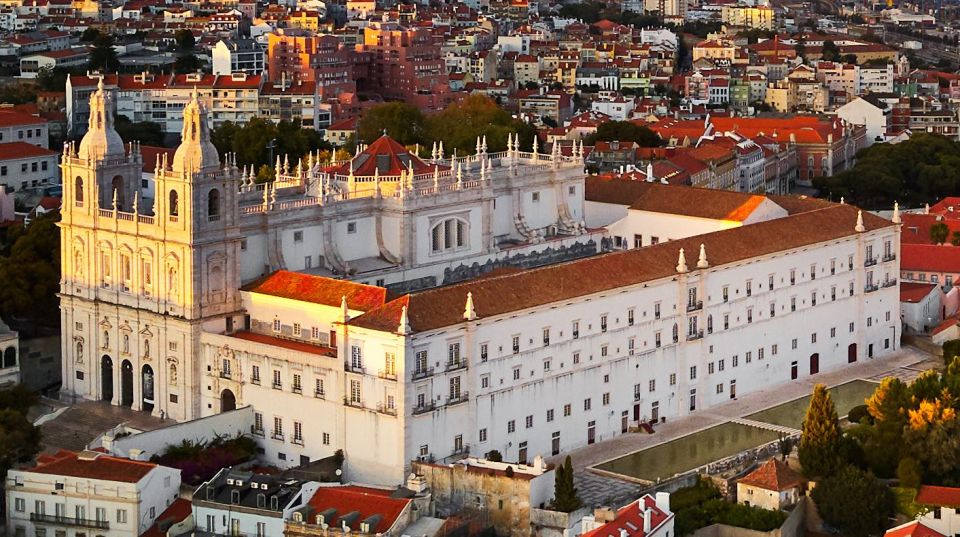 Tuk Tuk Old Lisbon Tour 1h30 - Inclusions