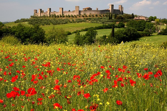 Tuscany Hiking Tour From Siena Including Wine Tasting - Exploring Monteriggioni Village