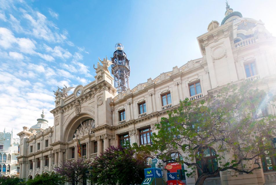 Valencia Unveiled: A Walking Tour Through Time - Taking in Plaza Redonas Vibrancy