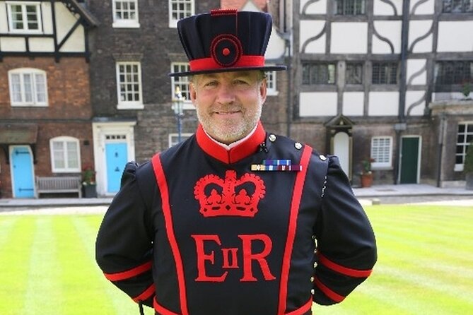 VIP Tower of London and Crown Jewels Tour With Private Beefeater Meet & Greet - Meeting and Pickup Details