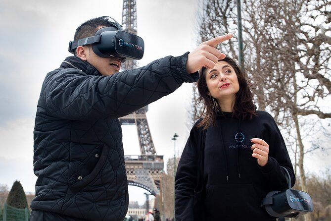 Virtual Reality Guided Tour at the Eiffel Tower - Virtual Reality Technology