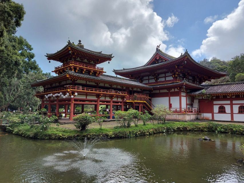 Waikiki: Guided Byodo Temple and Waimea Waterfalls Day Trip - Visiting Byodo-In Temple