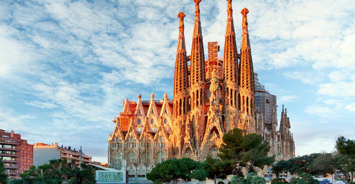 Walking Tour Sagrada Familia Basilica For European Tourist - Tailored Experience for Tourists