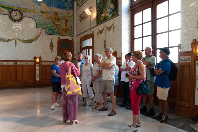 Walking Tour Through the Old Town With a Dutch-Speaking City Guide - Near Public Transportation