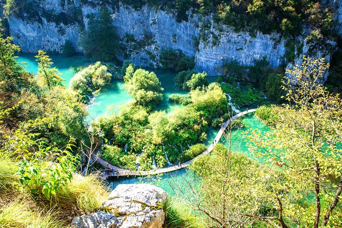 Zagreb to Split Group Transfer With Plitvice Lakes Guided Tour - Tour Guide and Group Size