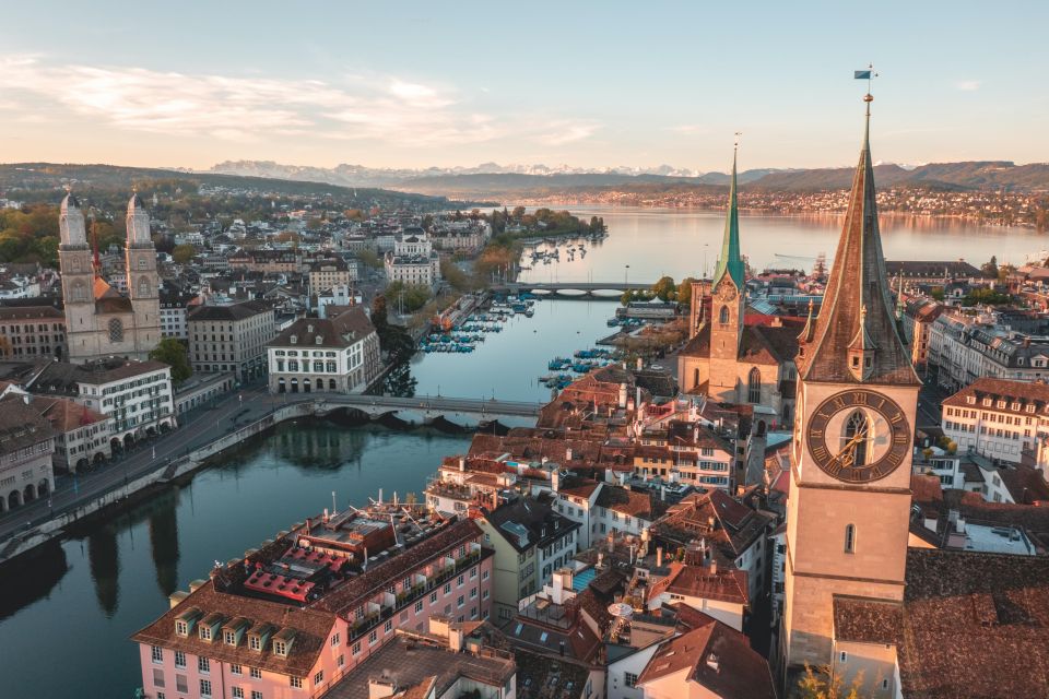 Zurich, Switzerland: Historical Walking Tour in Portuguese - Panoramic Views and Landmarks