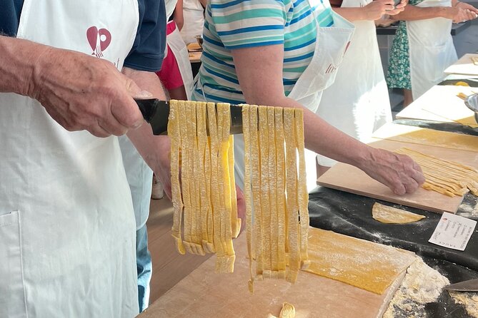 1 Hour Pasta Making Class in Rome - Traditional Roman Specialties