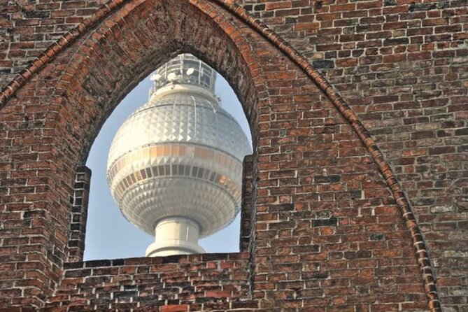 3-Hour Alternative Berlin Bike Tour: Vibes of Berlin - See East Side Gallery