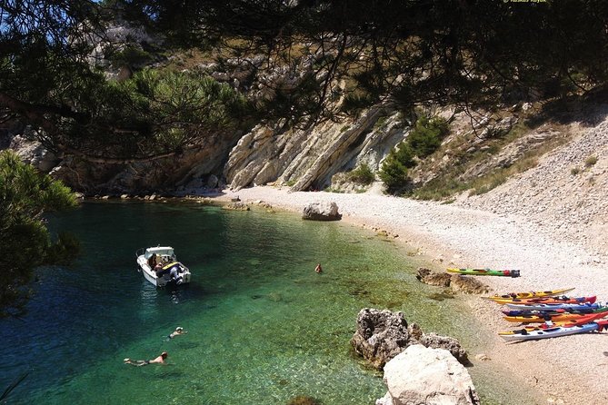 A Guided Day of Exploration in Sea Kayaking, Discovery of the National Park. - Fitness and Capacity