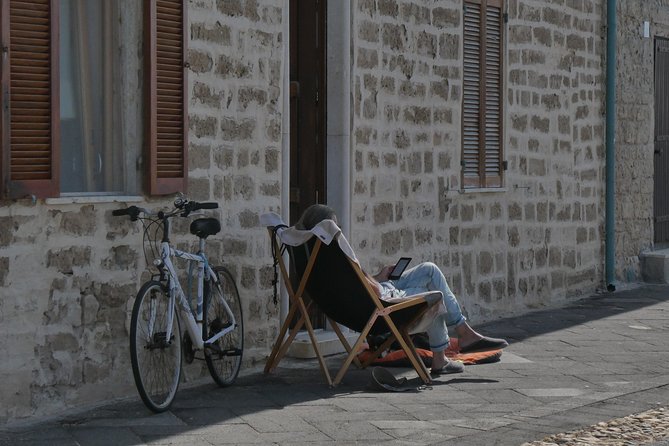 Alghero: Walking Tour With Bilingual Local Guide - Discover Local Artisanal Crafts