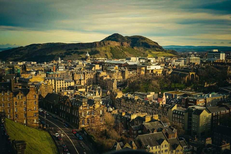 Arthurs Seat In App Audio Tour: a Vertiginous Hike - Descending Salisbury Crags Edge