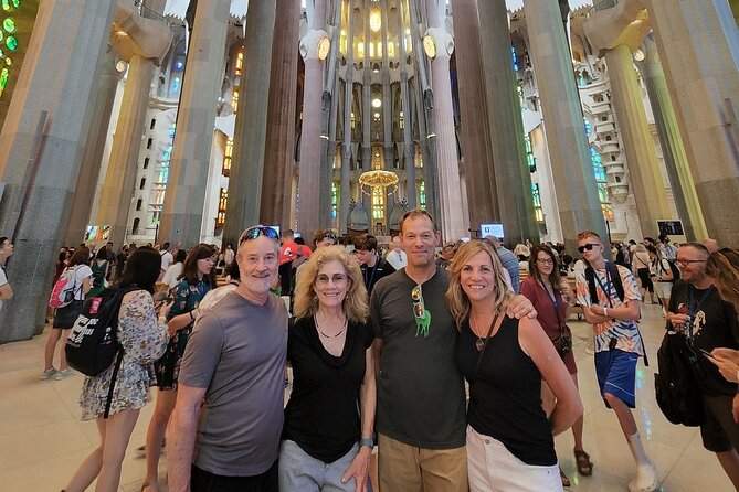 Barcelona City Tour Sagrada Family, Park Güell, Pedrera STL Tickets - Montjuic Park Exploration