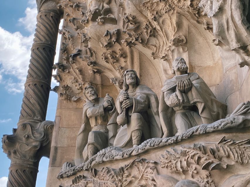 Barcelona: Gothic Quarter and Sagrada Familia Private Tour - Culinary Delights