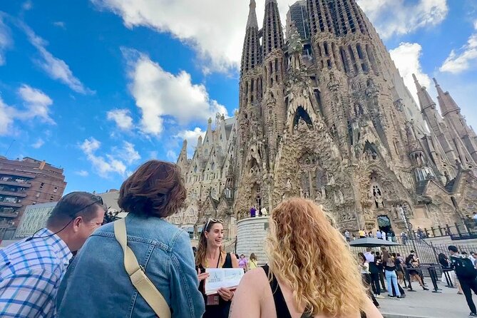 Barcelona in a Day Tour: Sagrada Familia, Park Guell & Old Town - Park Guell Guided Tour