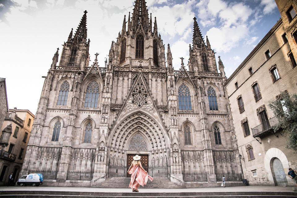 Barcelona: Instagram Tour of the Most Scenic Spots - Meeting Point and Route