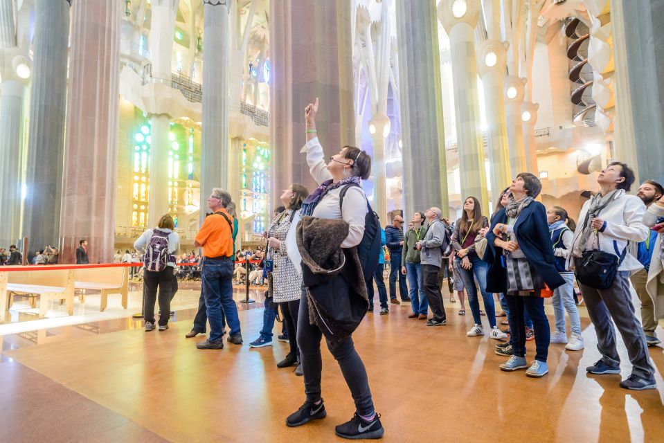 Barcelona: Sagrada Familia Fast-Track Guided Tour - Sagrada Familias Architectural Features