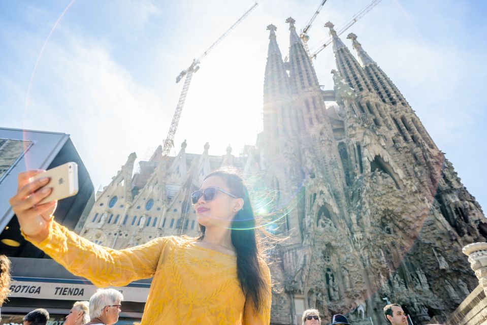 Barcelona: Sagrada Familia Tour & Optional Tower Visit - Important Information