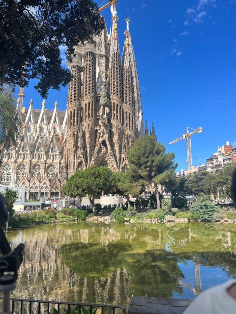 Barcelona - the Jewel of the Mediterranean. 4 Hours - Vehicle and Driver