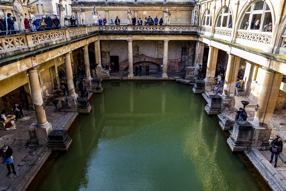 Bath: Fun Puzzle Treasure Hunt to a Pub! + Team Racing! - Discover Areas History and Stories