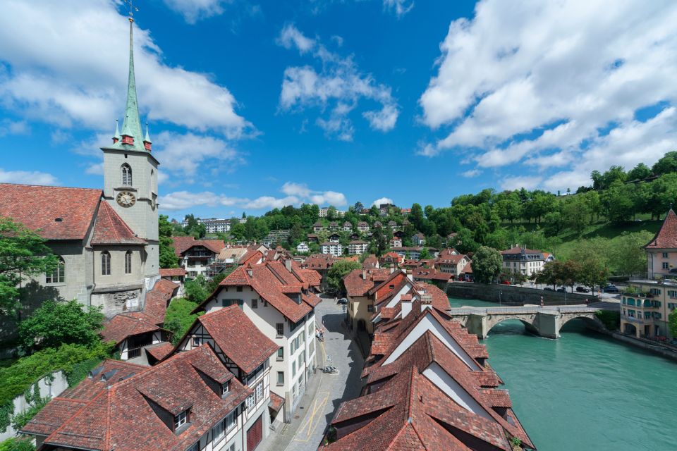 Bern: First Discovery Walk and Reading Walking Tour - Uncovering Interesting Stories