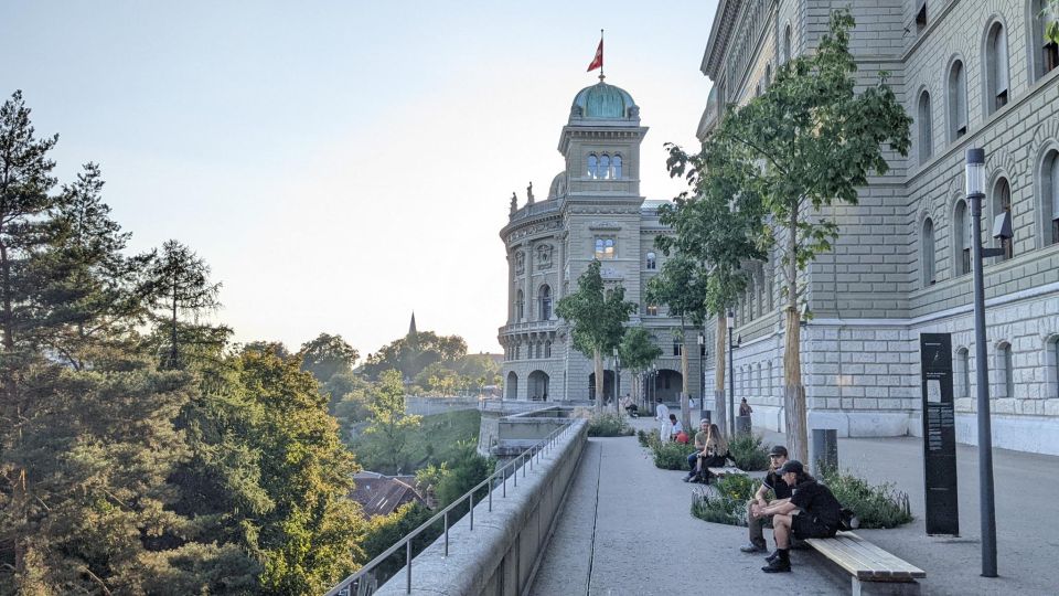 Bern: Highlights and Old Town Self-guided Walk - Einstein House Visit