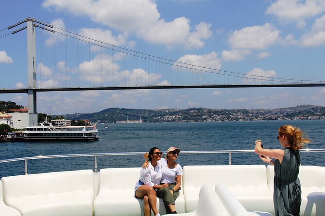 Bosphorus Yacht Cruise With Refreshments - Stopover at Kanlica - Group Size and Requirements