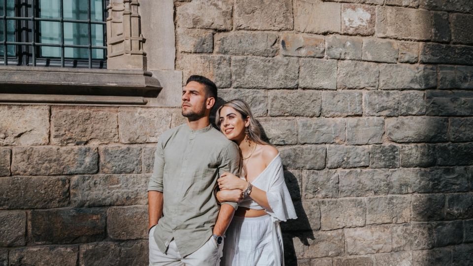 Capture Your Love Story in Barcelona, Old City Edition - Personalizing Your Experience